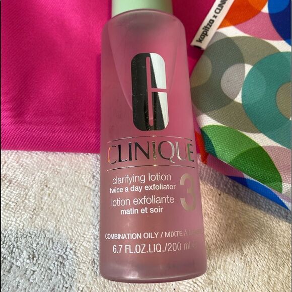 Clinique clarifying lotion 3, 6.7 once’s twice a day exfoliator with bag… - Picture 1 of 9